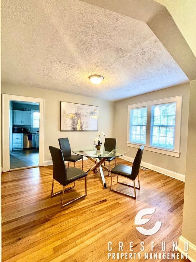 Building Photo - Charming 3 Bedroom 2 Bath Cottage style