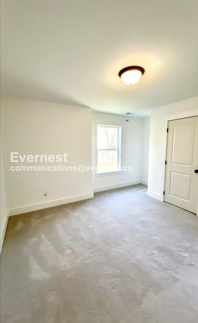 Building Photo - 174 Lynda Cir