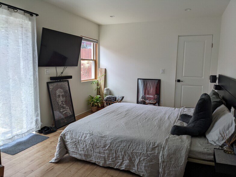 Building Photo - 820 46th St