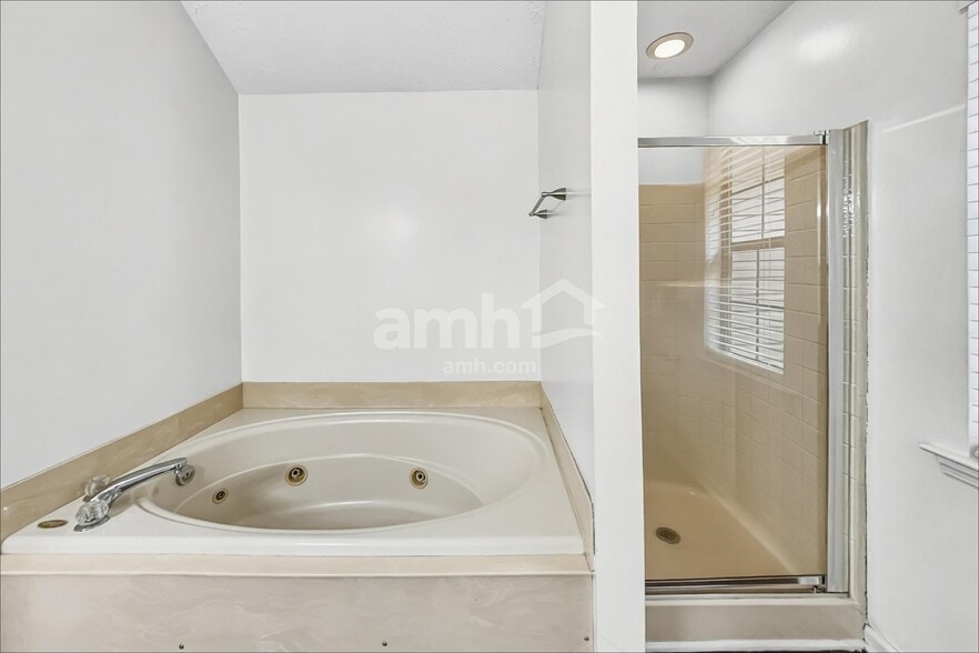 Building Photo - 924 Colo Cove