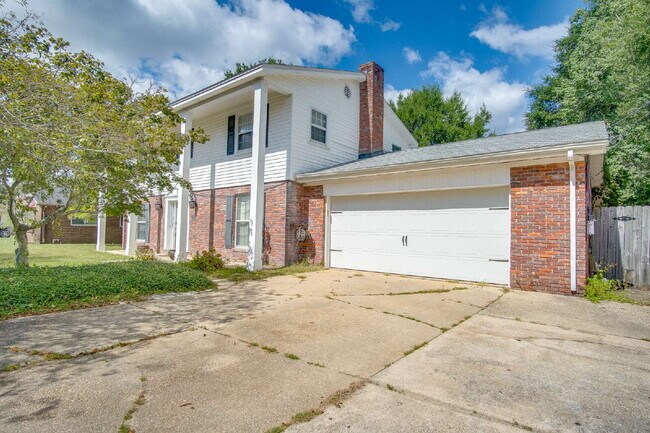 Building Photo - Pool Home with Office, Two Primary Suites ...