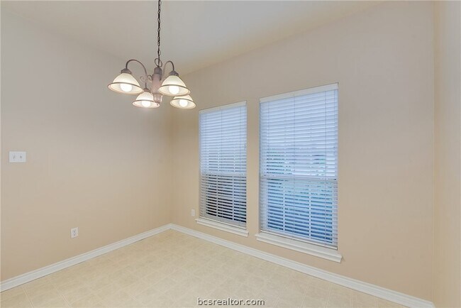 Building Photo - 906 Gardenia St