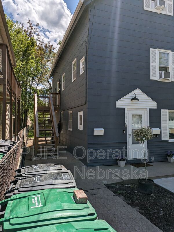 Building Photo - 1115 William St