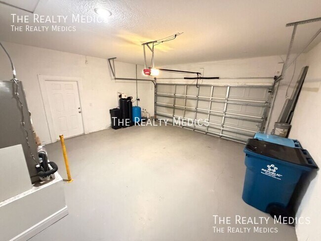 Building Photo - 2481 San Filippo Dr SE