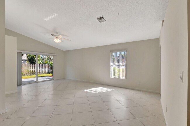 Building Photo - 3123 Florida Blvd