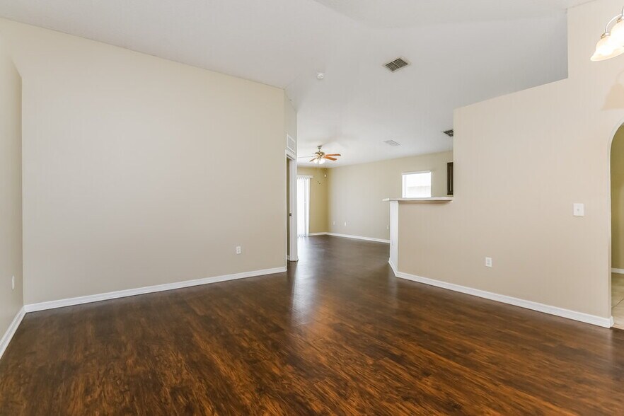 Building Photo - 448 Hammerstone Ave