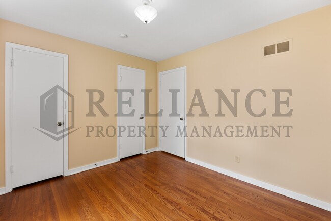 Building Photo - 1014 N Yale Ave