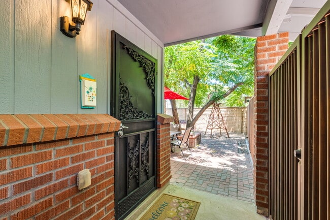 Building Photo - 2724 N Gill Ave