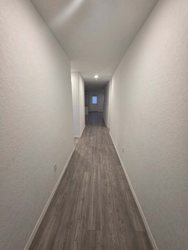 Building Photo - 2007 Veery