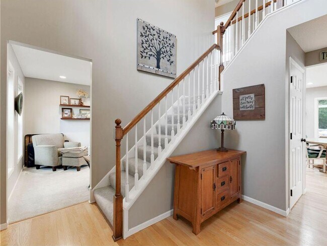 Building Photo - *Short term lease!* Spacious Like-New 2-Story with Office, Fireplace, Sunroom, Gourmet Kitchen & ...