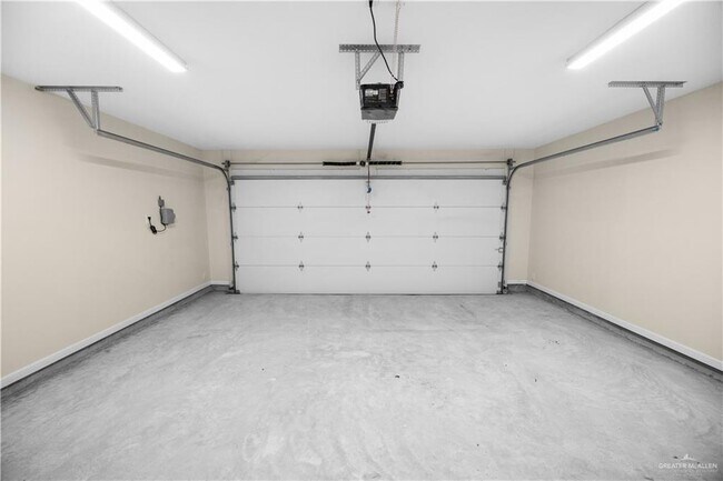 Building Photo - 30 Westcave Falls Ln