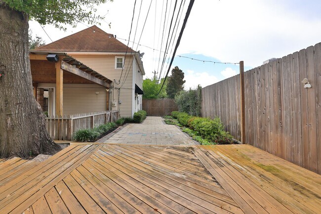 Building Photo - 2209 Nantucket Dr