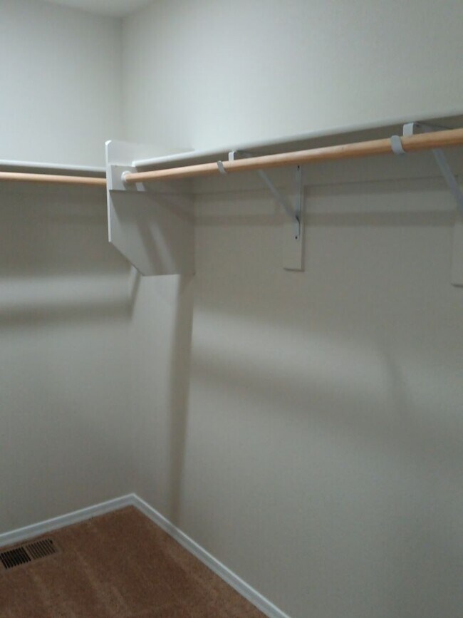 Building Photo - 4 Bedroom, 3 Bathroom! Lovely Home!