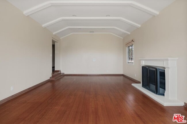 Building Photo - 10707 Wellworth Ave
