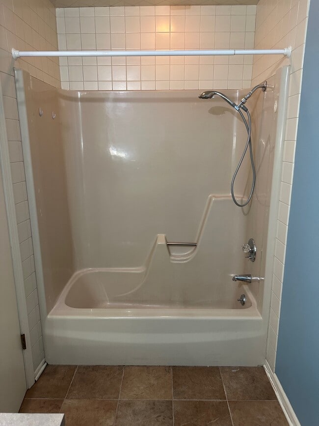 Building Photo - 776 Meadowbrook Ave