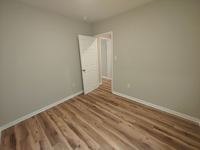 Building Photo - 2 bedroom home