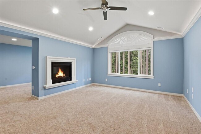 Building Photo - 4bd/4.5ba Sammamish Home