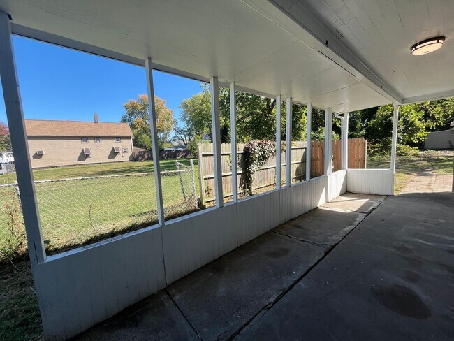 Building Photo - Cudell/West Blvd neighborhood; 4 bedroom/1 bath single family house for rent!