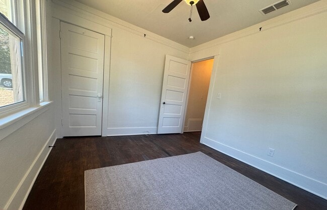 Building Photo - 3 Bedroom, 2 Bath Home for Lease