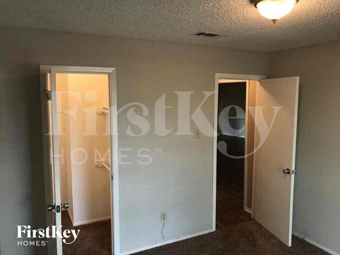 Building Photo - 8611 Running Bird Ln