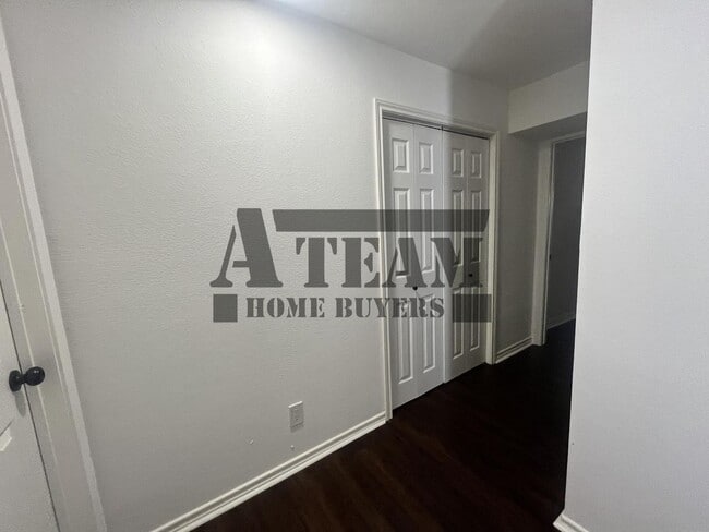 Building Photo - Fully Remodeled 3 Bedroom 2 Bathroom