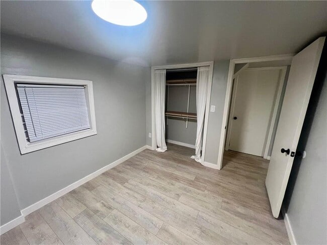 Building Photo - 926 Moreland Ave SE