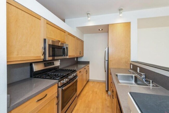Building Photo - 1 bedroom in Seattle WA 98109