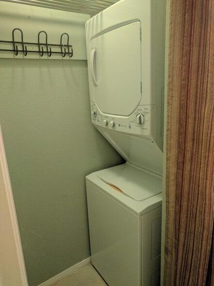 In-unit washer/dryer - 4065 Porte La Paz