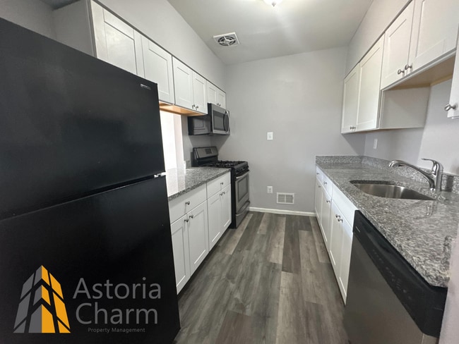 Primary Photo - Updated 2 Bedroom Home with Modern Kitchen