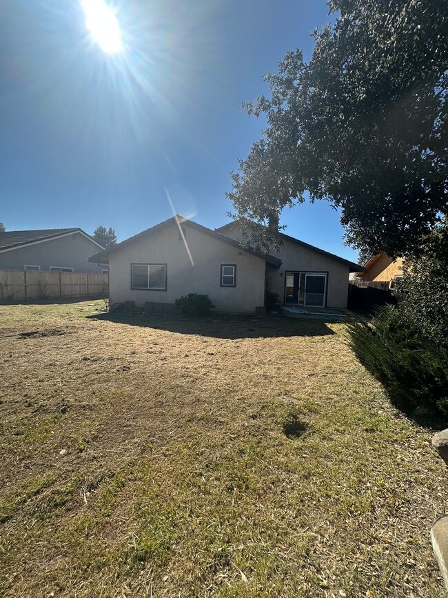 Building Photo - Riverbank Home Available NOW!!