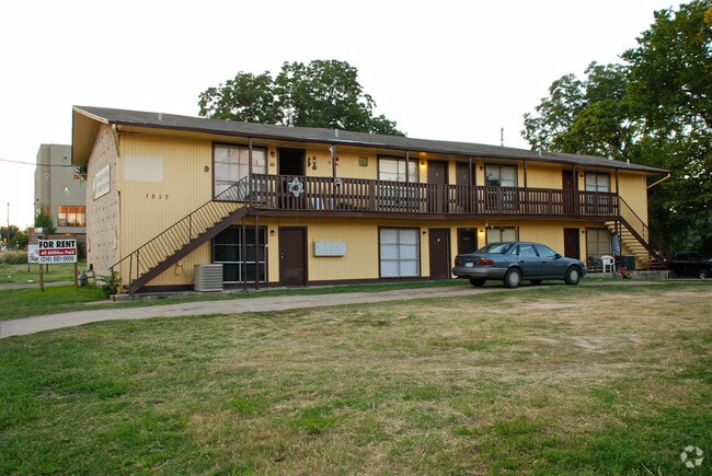 Primary Photo - 1517 N Haskell Ave
