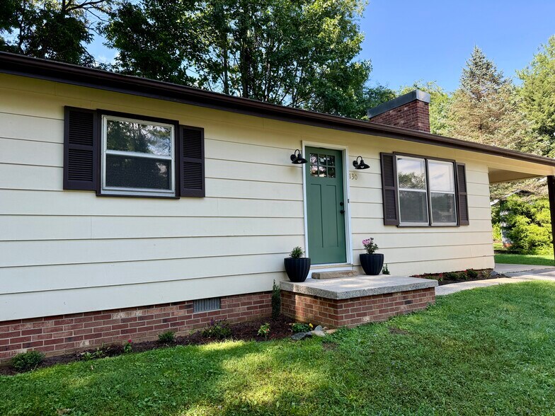 Building Photo - 130 Maple Dr