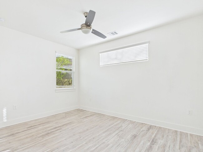 Building Photo - Modern Freestanding Condo with Private Yard Near Downtown Austin