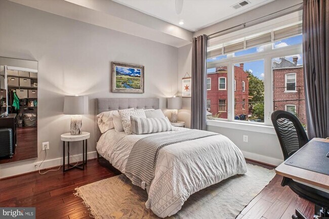 Building Photo - 455 Luray Pl NW