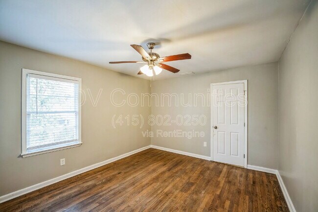 Building Photo - 927 Byron Dr SW