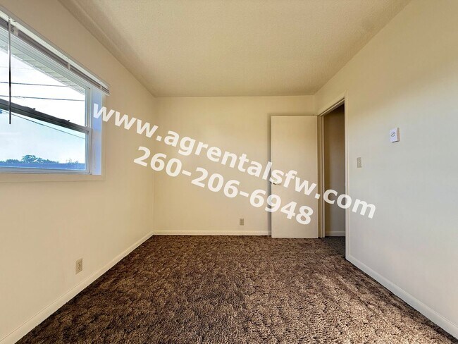 Building Photo - 1002 Lewis Pl
