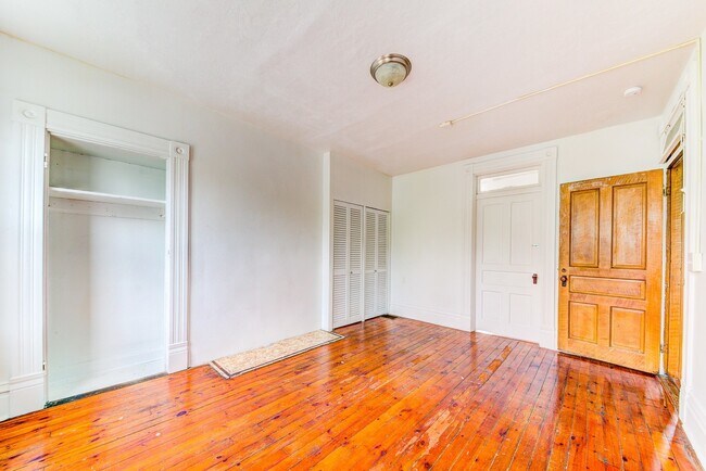 Building Photo - 15 St Thomas St