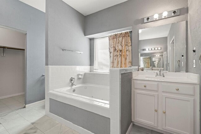 Building Photo - 12819 Orchard Hollow Way