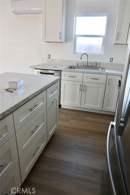 Building Photo - 728 W E St