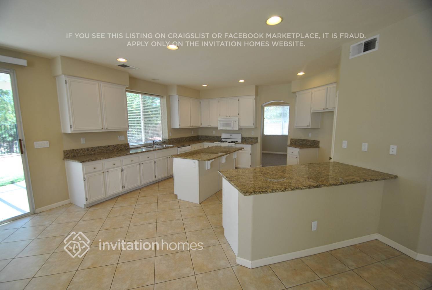 Building Photo - 23389 Mountain Song Loop