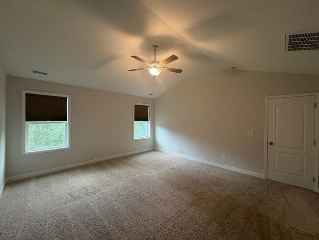 Building Photo - Gorgeous 4 Bed, 2.5 Bath Home in Fayetteville