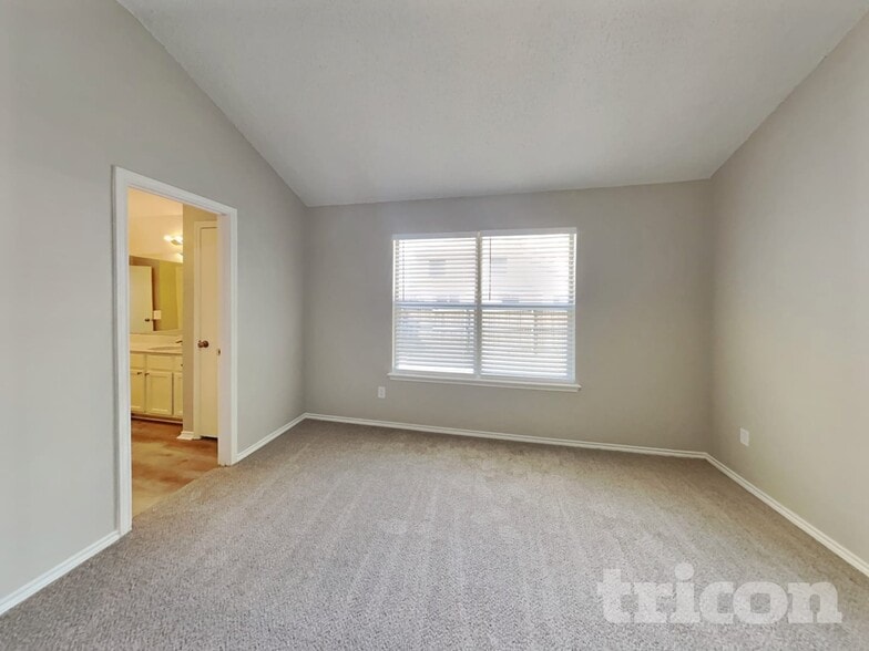 Building Photo - 6002 Flyers Ln