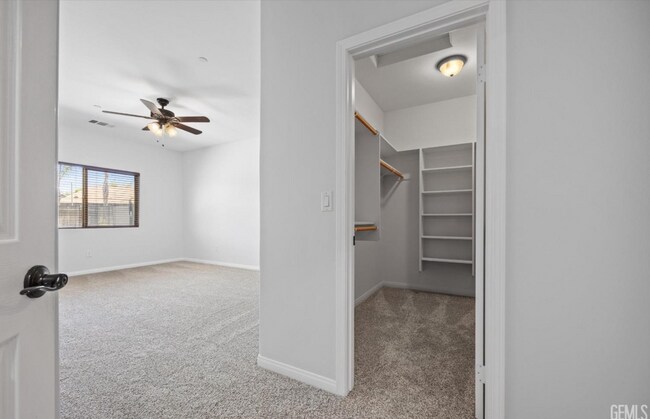 Building Photo - Luxury Furnished 4-Bed Home w/ Pool, Spa, ...