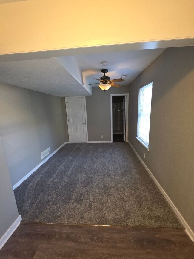Building Photo - Duplex For Rent! Valley NE