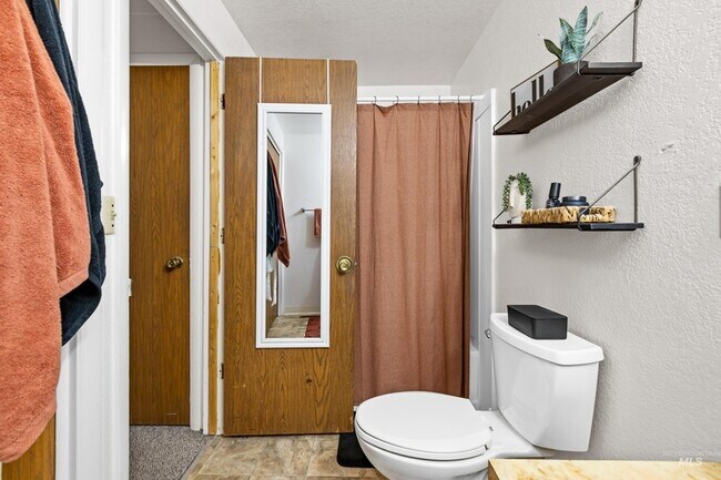 Building Photo - 10543 W Poppy St