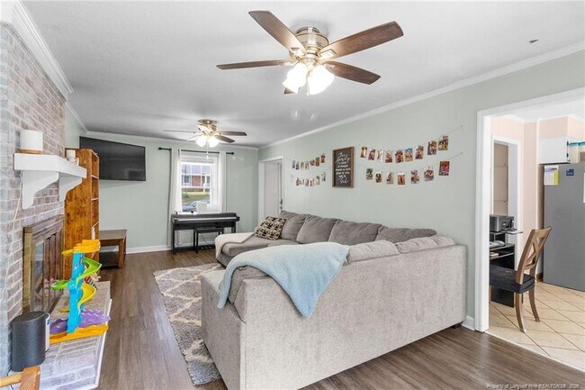 Building Photo - 2047 Birchcreft Dr