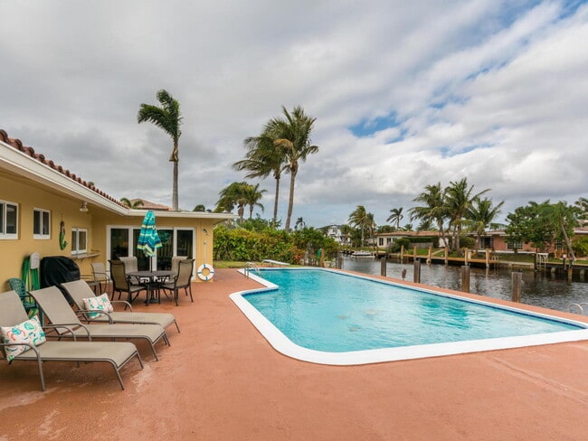 Building Photo - 4930 NE 27th Ave