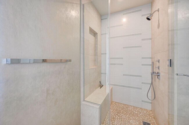 Building Photo - Veer Towers 2007W- Strip/City Views from this Stunning Studio 1/ba Residence