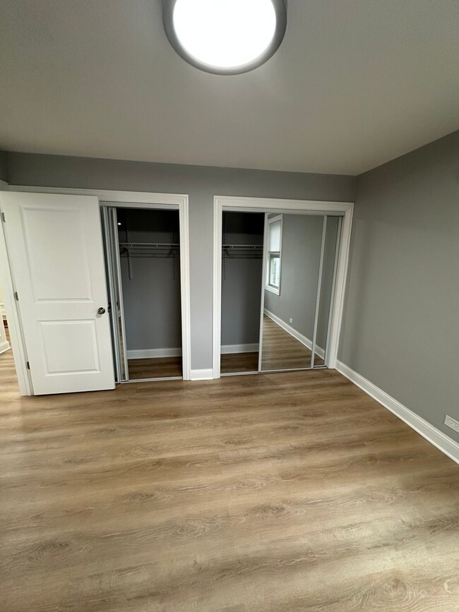 Building Photo - 2409 W Jarvis Ave