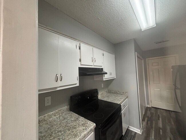 Building Photo - 5756 Crievewood Dr